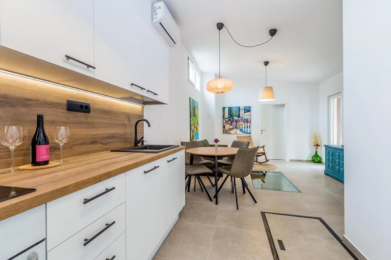 Holiday House Summer Breeze Villa Pinezici  Holiday home